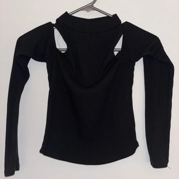 Black Cropped Cutout Shoulder Top - Picture 2 of 2